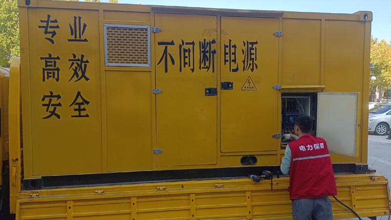 铜山柴油发电机组和UPS电源配合使用时，如何避免切换过程中的电力中断？